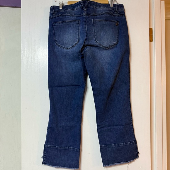 Women’s Democracy “Ab”Solution Kick Flare Jeans - Picture 4 of 10